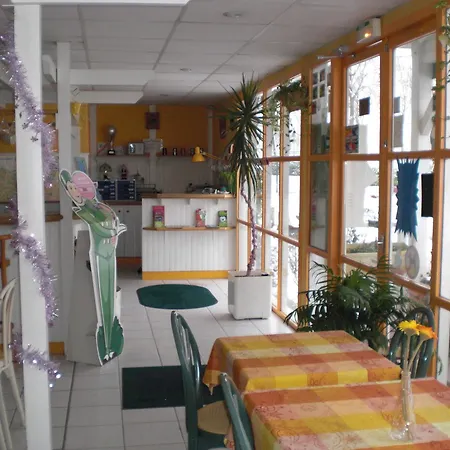 Fasthotel * Plaisir