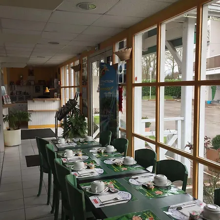 Fasthotel * Plaisir